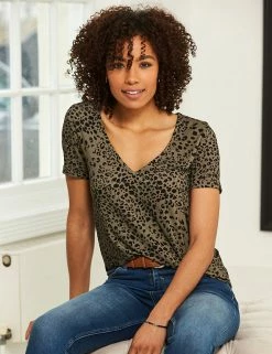 Buy ๐ SOSANDAR Women Jersey Animal Print V-Neck T-Shirt โญ